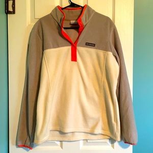 Women’s Grey Columbia Sweater, Size XL